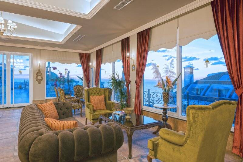 ANTIQUE ROMAN PALACE(ADULT ONLY+16)