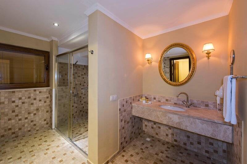 ANTIQUE ROMAN PALACE(ADULT ONLY+16)