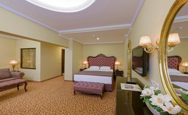 ANTIQUE ROMAN PALACE(ADULT ONLY+16)