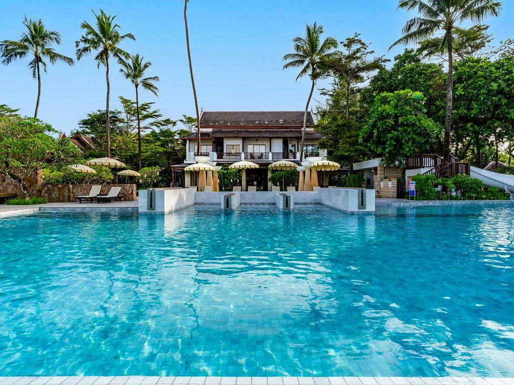 Apsara Beachfront Resort and Villa