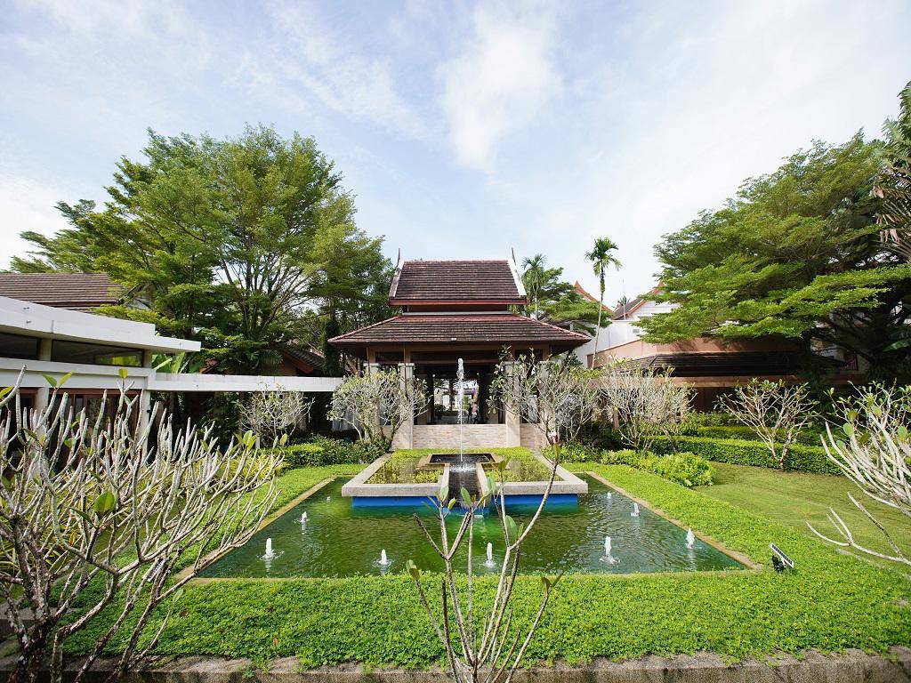 Apsara Beachfront Resort and Villa
