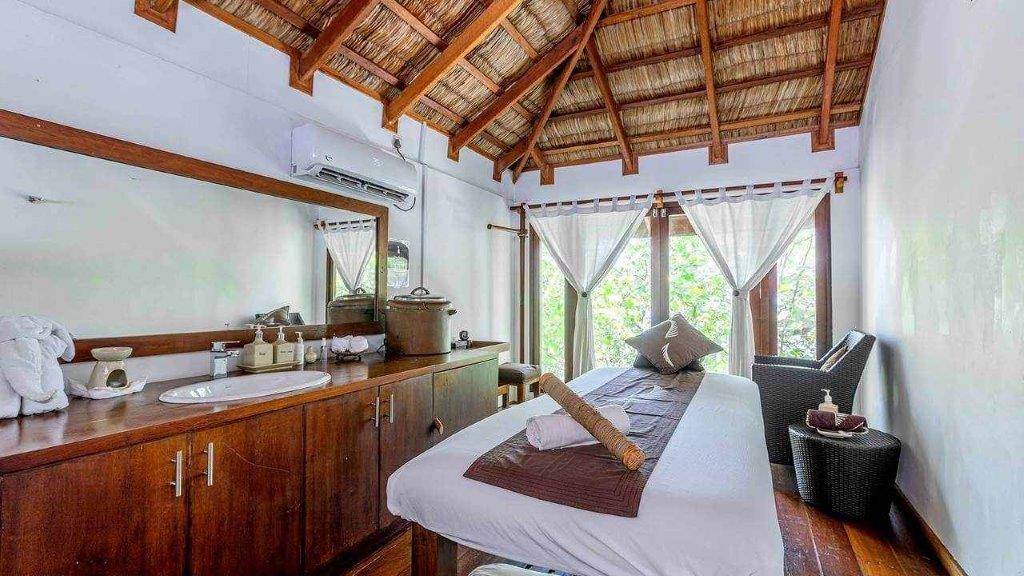 REETHI BEACH RESORT (CLOSED FOR REBRANDING)