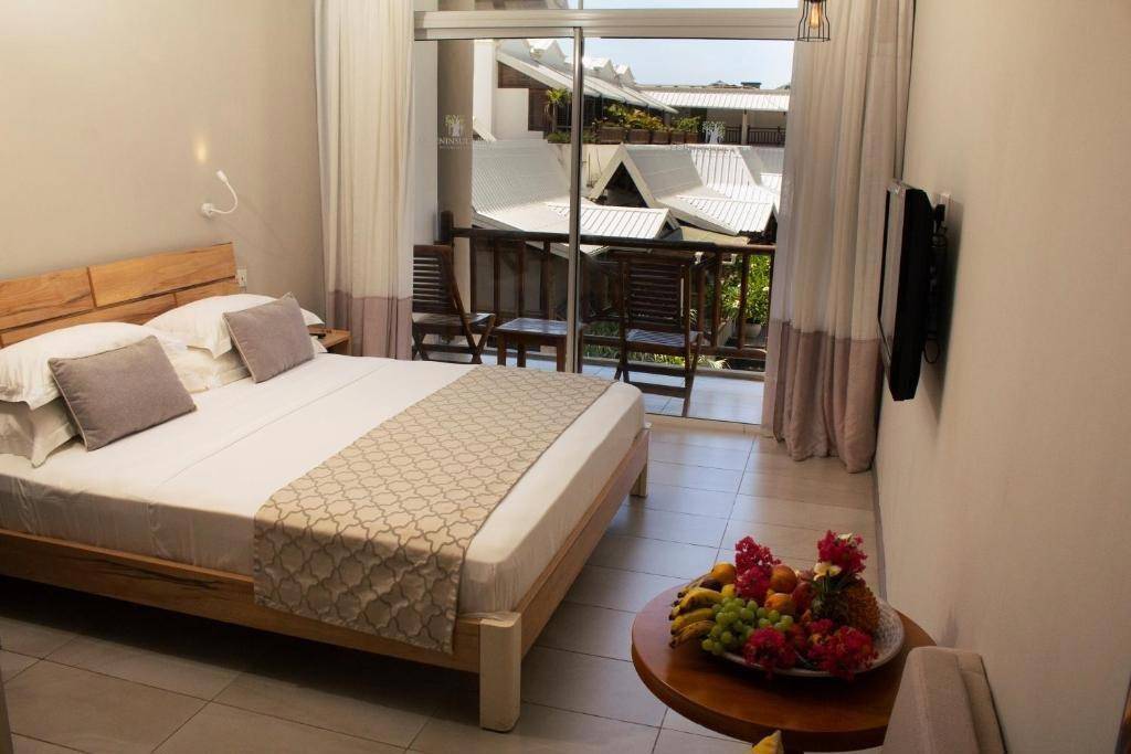 Le Peninsula Bay Beach Resort & Spa