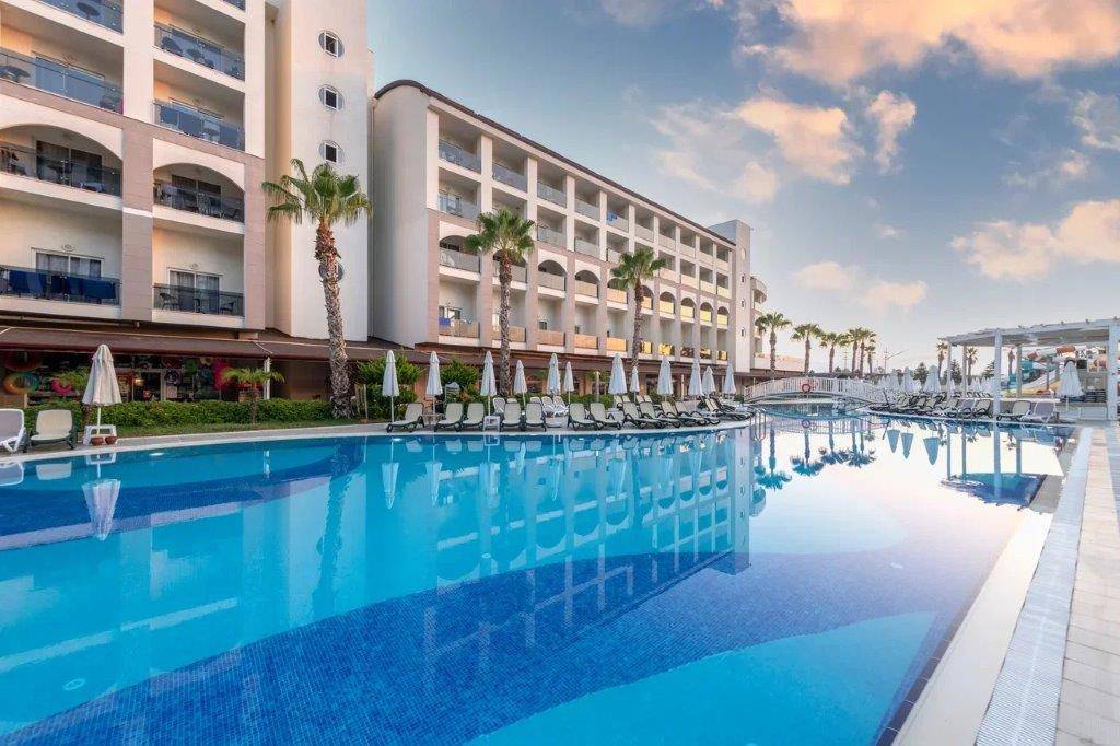 Port River Hotel & Spa