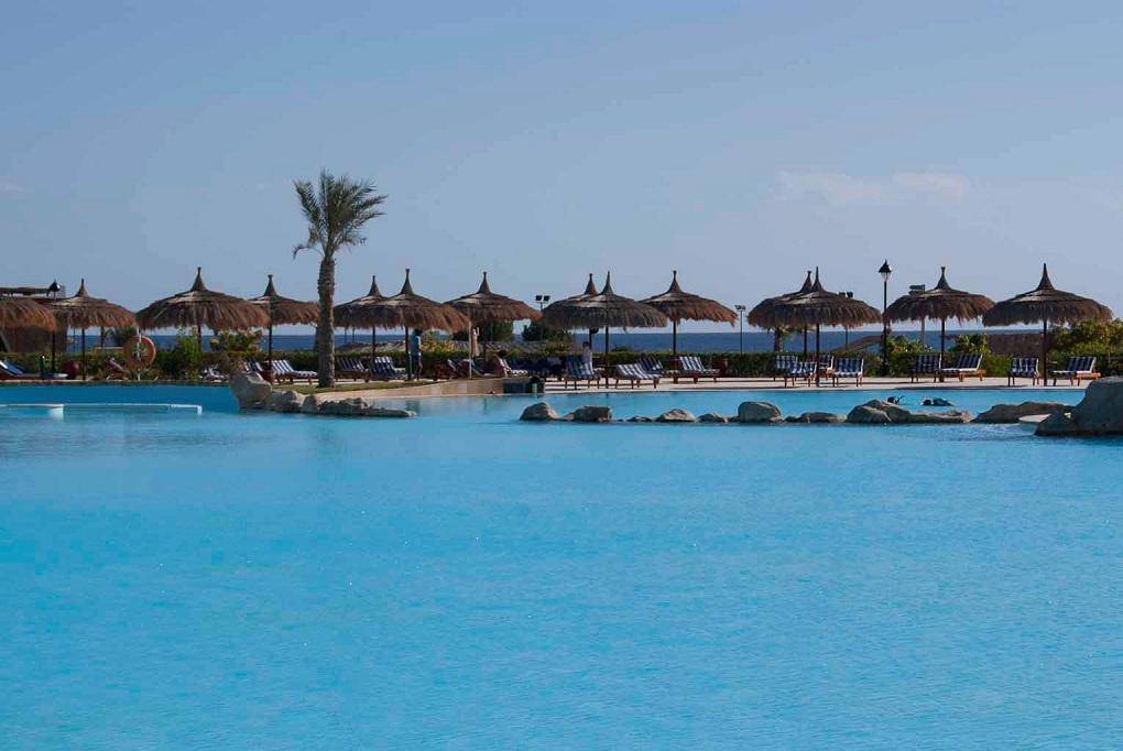 GORGONIA BEACH HOTEL