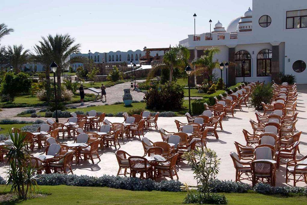 GORGONIA BEACH HOTEL