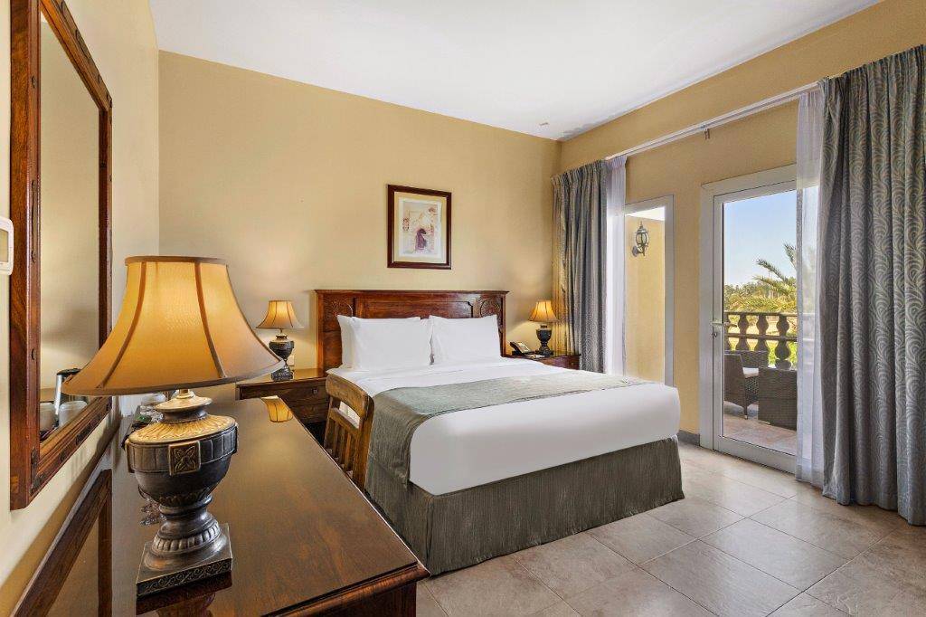 AL HAMRA VILLAGE HOTEL AL HAMRA VILLAGE HOTEL