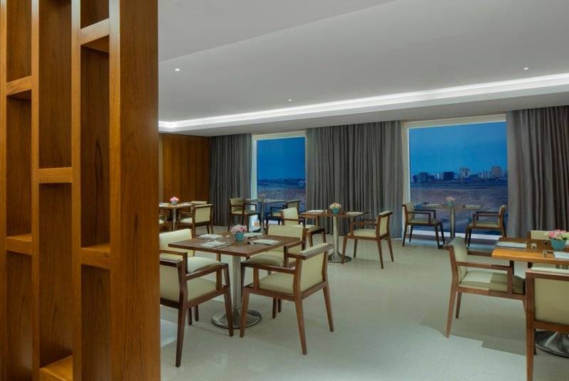 Crowne Plaza Muscat OCEC