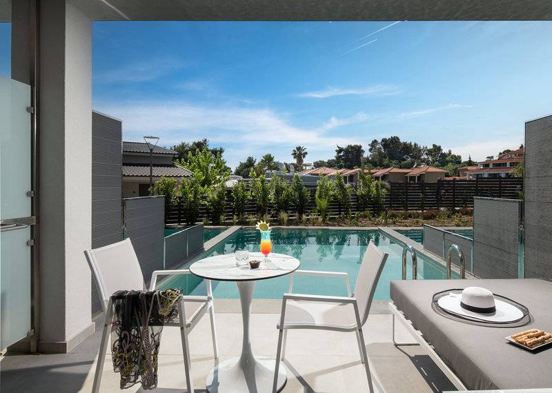 Lagomandra Beach Hotel