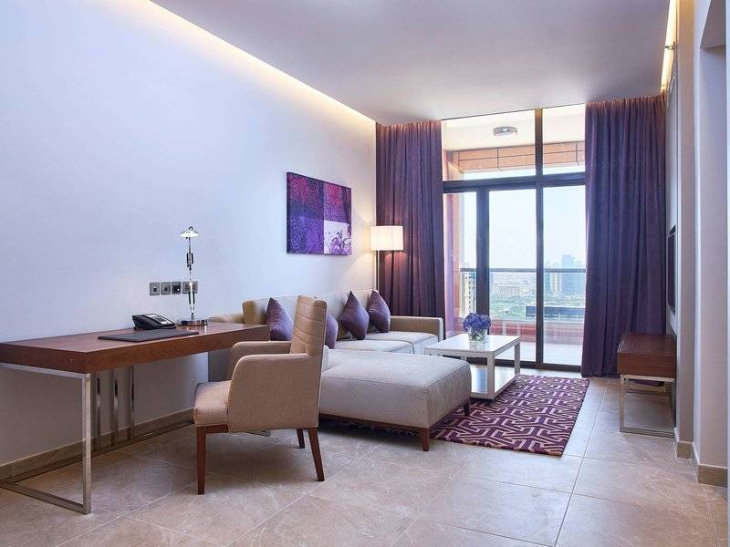 Mercure Dubai Barsha Heights Hotel Suites