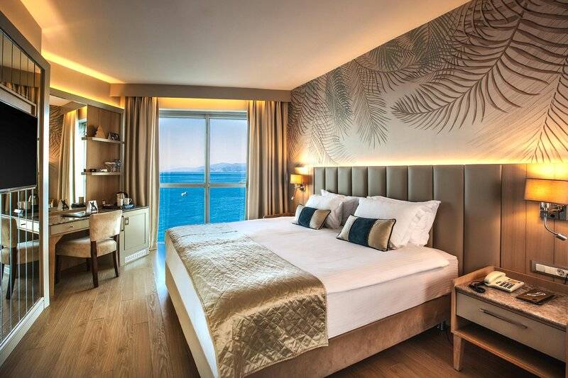 Charisma De Luxe Hotel