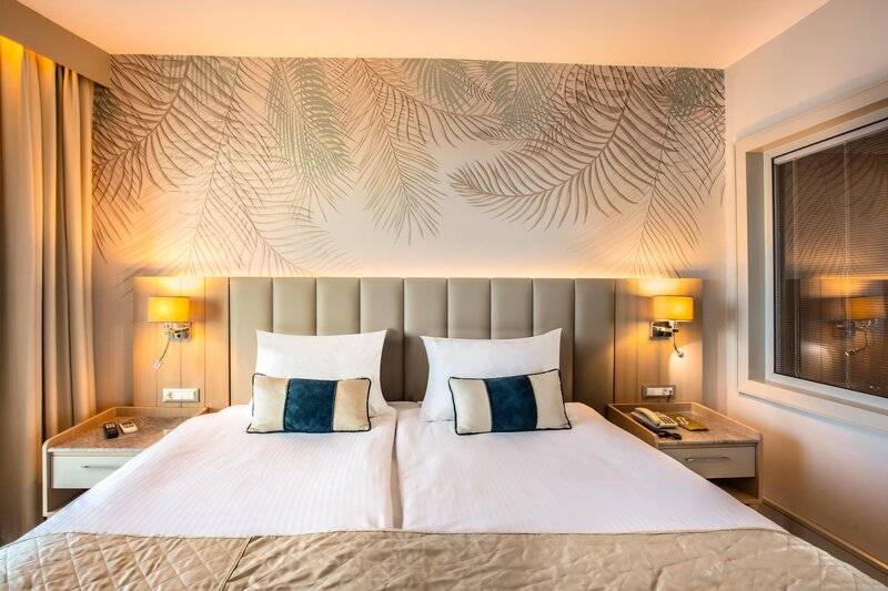 Charisma De Luxe Hotel