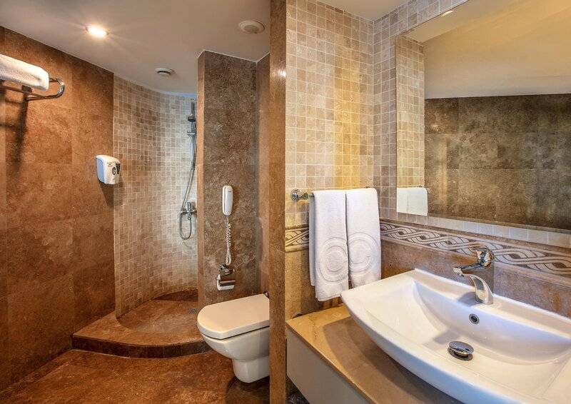 Charisma De Luxe Hotel