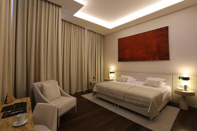 Charisma De Luxe Hotel