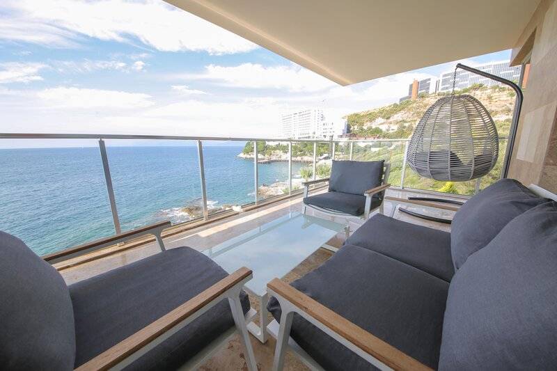 Charisma De Luxe Hotel