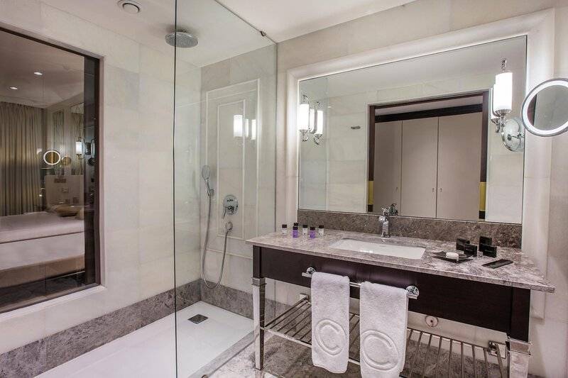 Charisma De Luxe Hotel