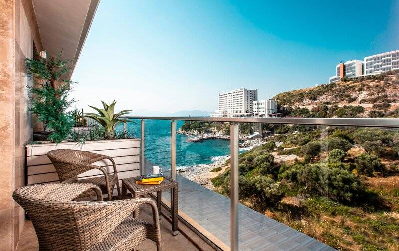 Charisma De Luxe Hotel