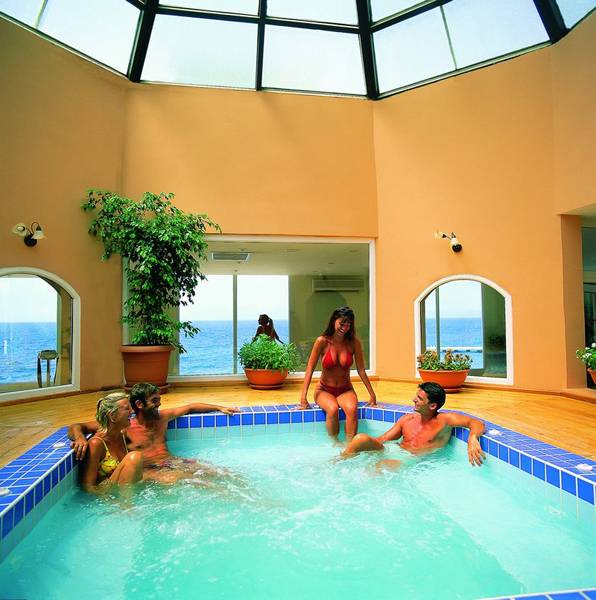 Le Bleu Hotel & Resort