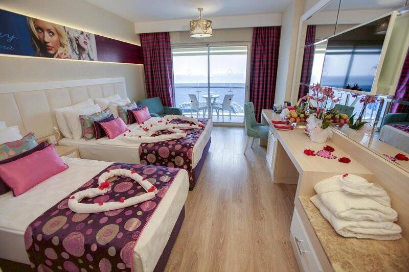 Azura Deluxe Resort & Spa Hotel