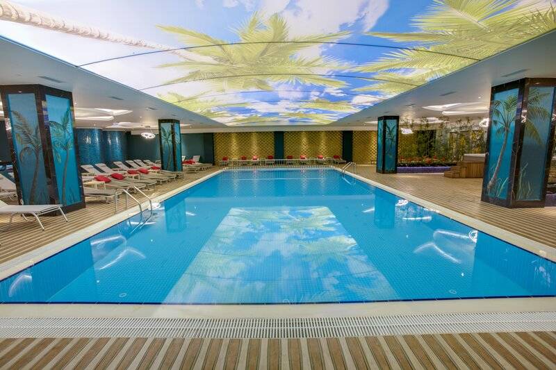 Azura Deluxe Resort & Spa Hotel