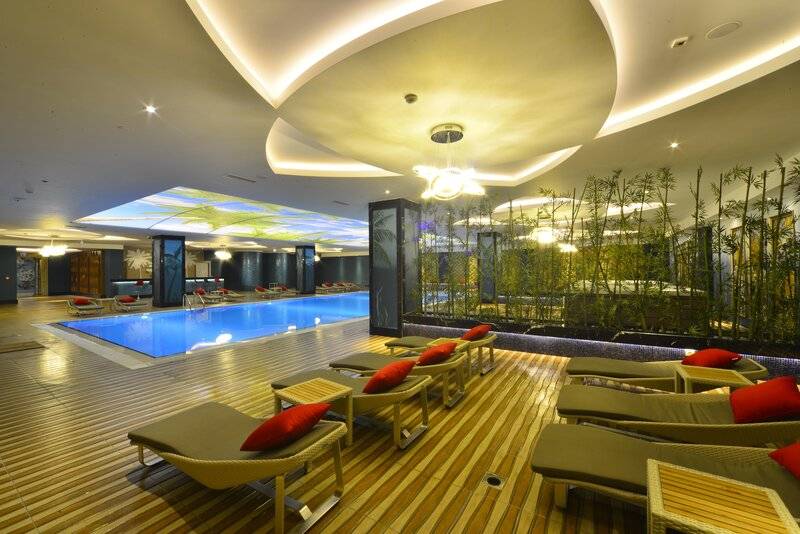 Azura Deluxe Resort & Spa Hotel