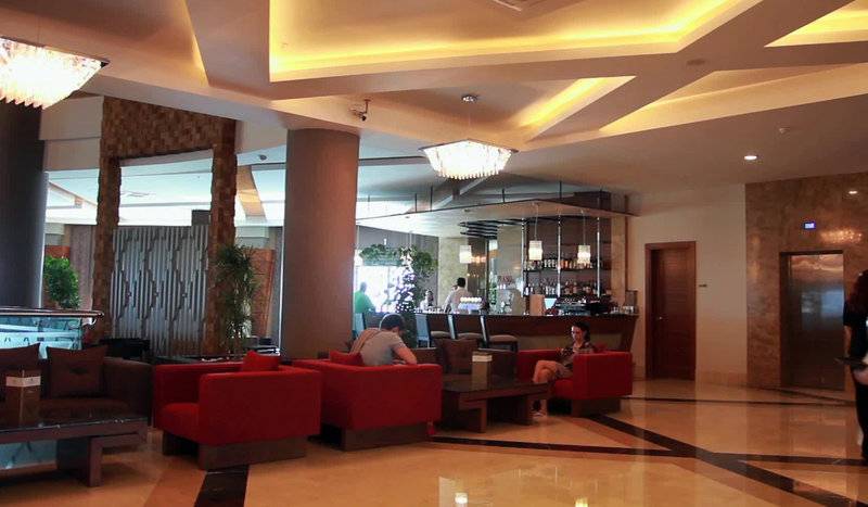 Commodore Elite Suites & Spa