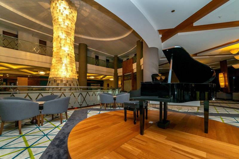 Commodore Elite Suites & Spa