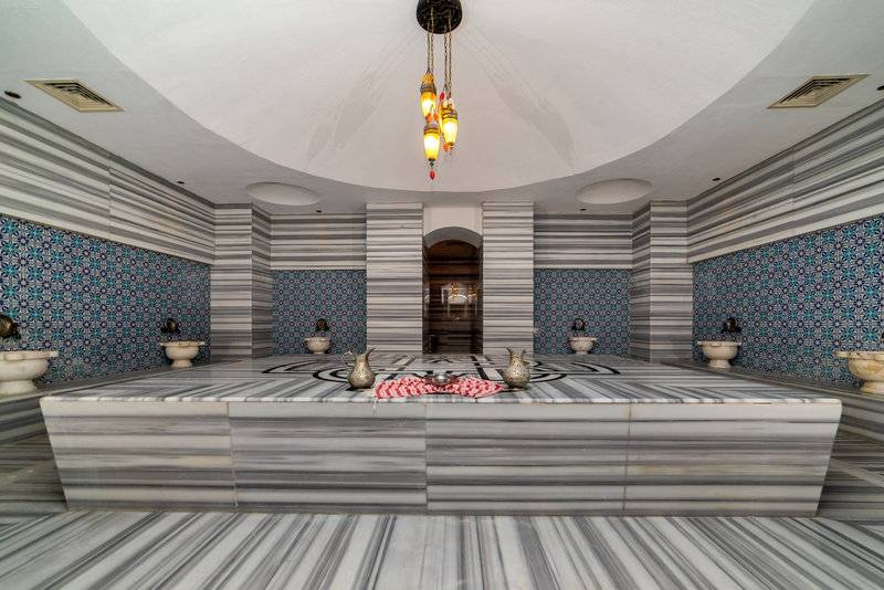 Commodore Elite Suites & Spa