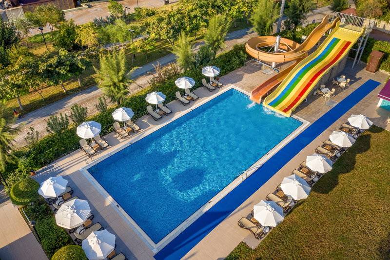 Commodore Elite Suites & Spa