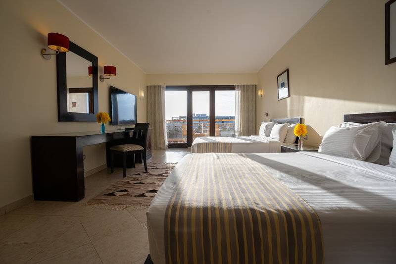 FORT ARABESQUE BEACH RESORT