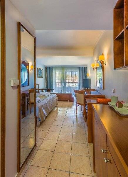 Kipriotis Maris Suites