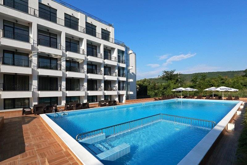 White Rock Castle Suite Hotel