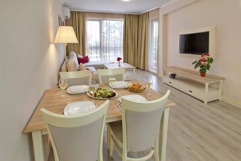 White Rock Castle Suite Hotel