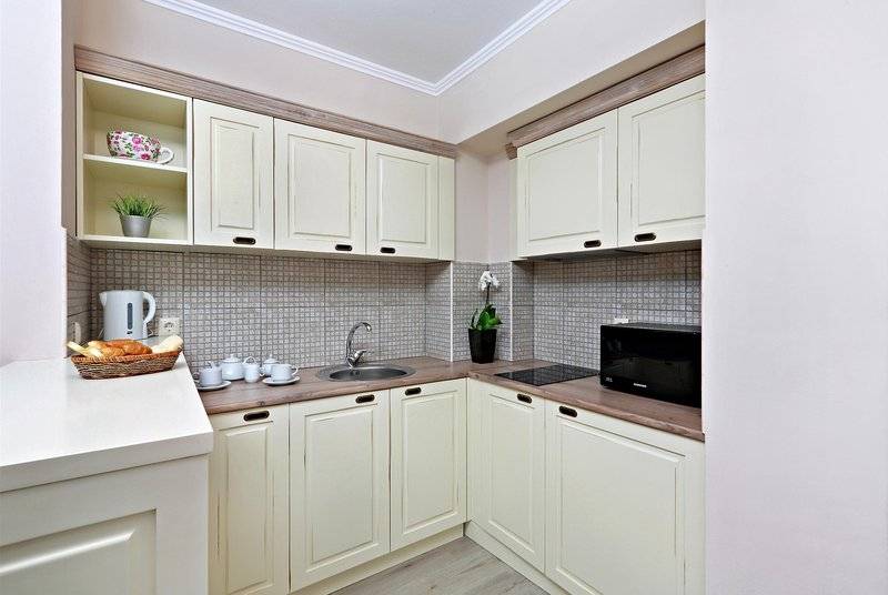 White Rock Castle Suite Hotel