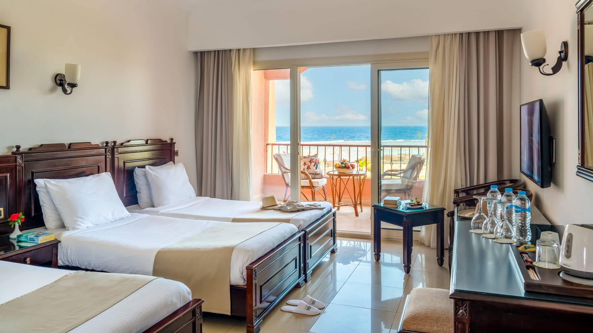 Three Corners Happy Life