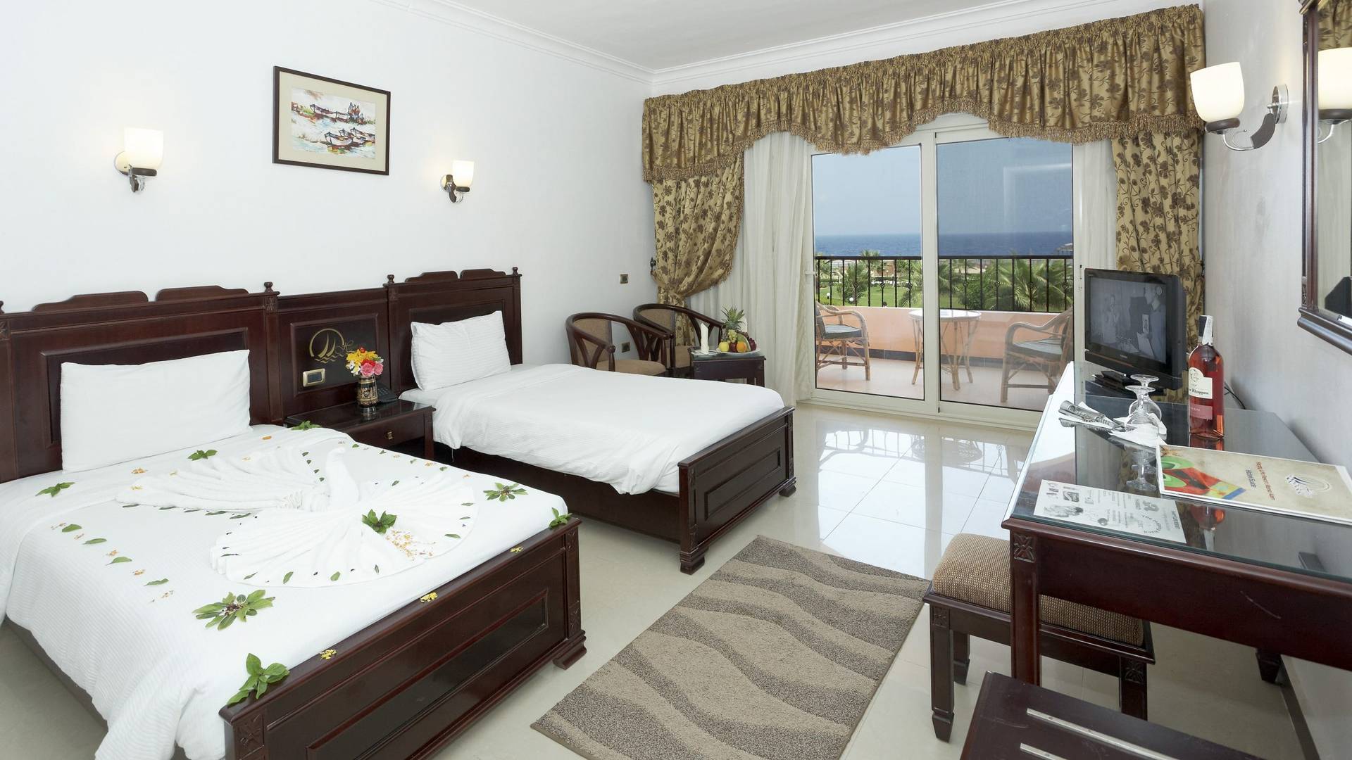 Three Corners Happy Life