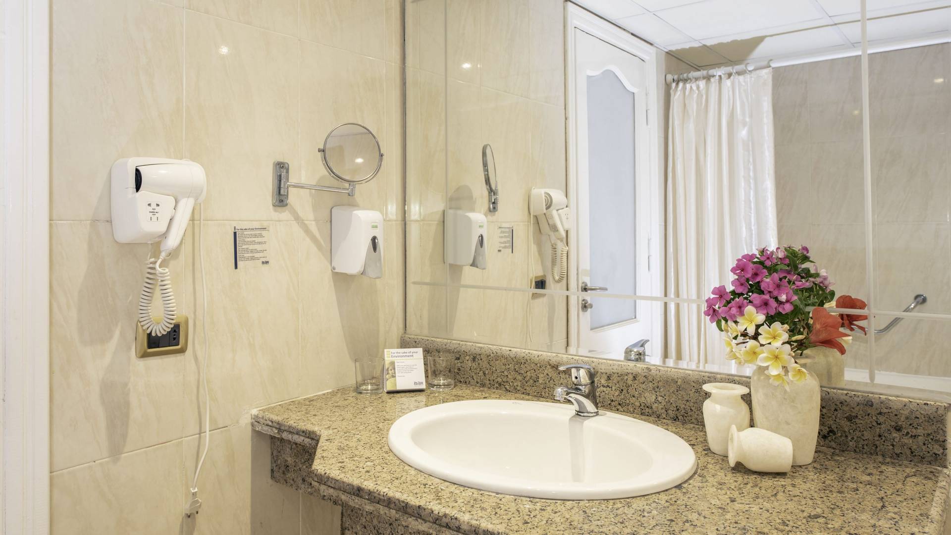 Three Corners Happy Life