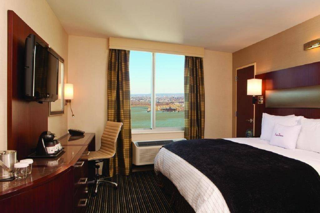 DoubleTree by Hilton New York Downtown