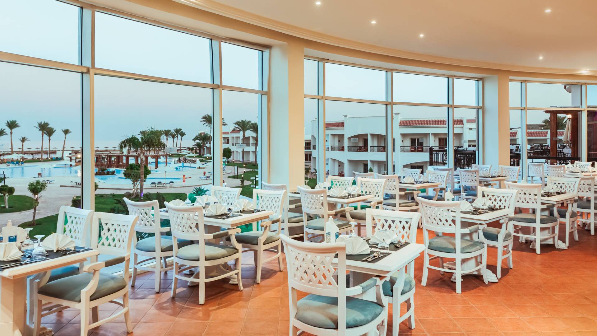 SUNRISE Alma Bay Resort