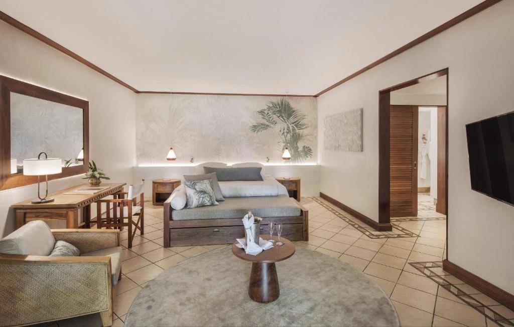 Paradis Beachcomber Golf Resort & Spa