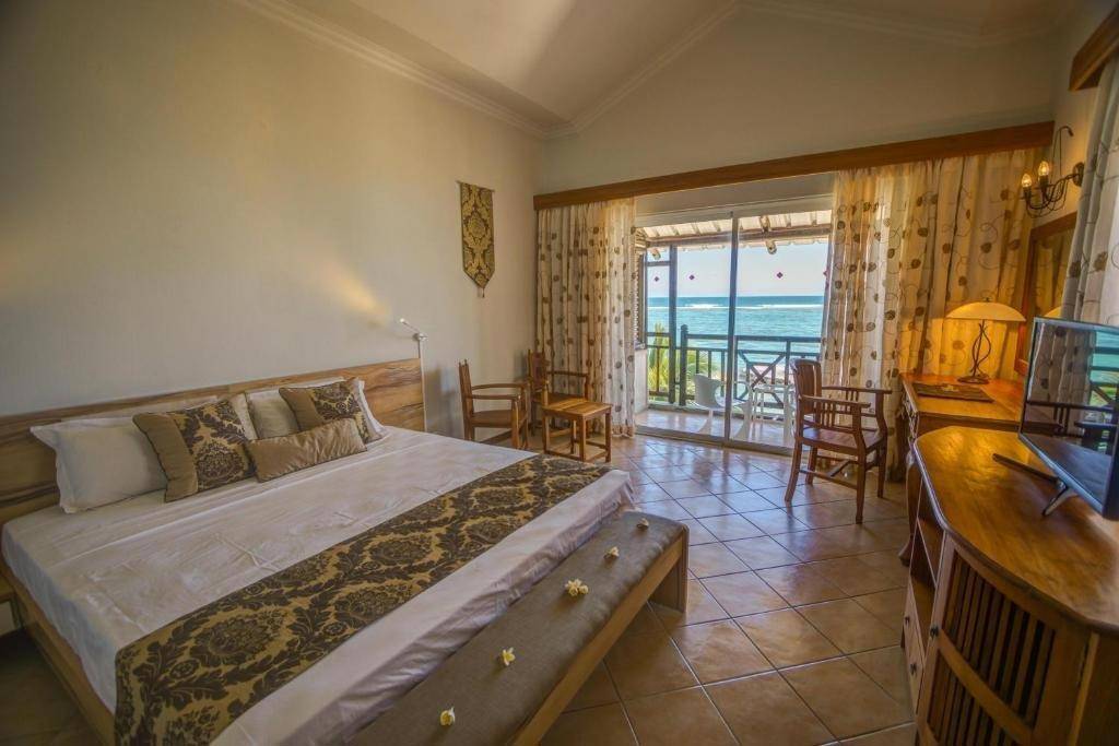 Le Peninsula Bay Beach Resort & Spa