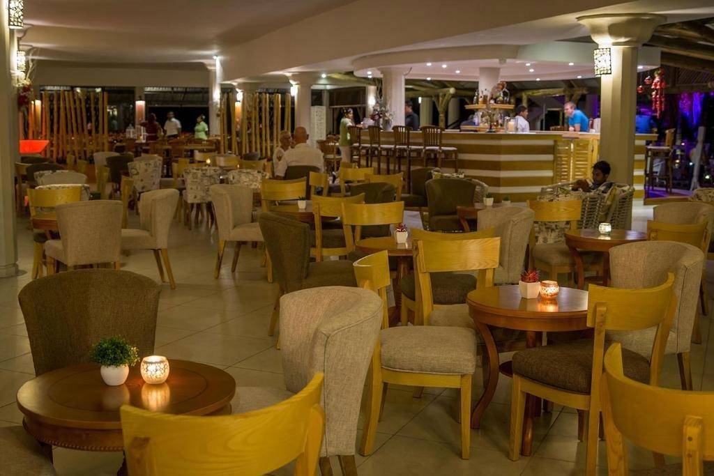 Le Peninsula Bay Beach Resort & Spa