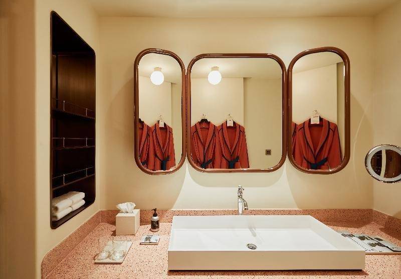 The Standard Bangkok Mahanakhon