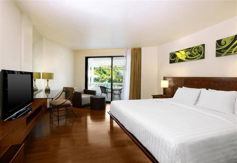 Le Meridien Phuket Beach Resort