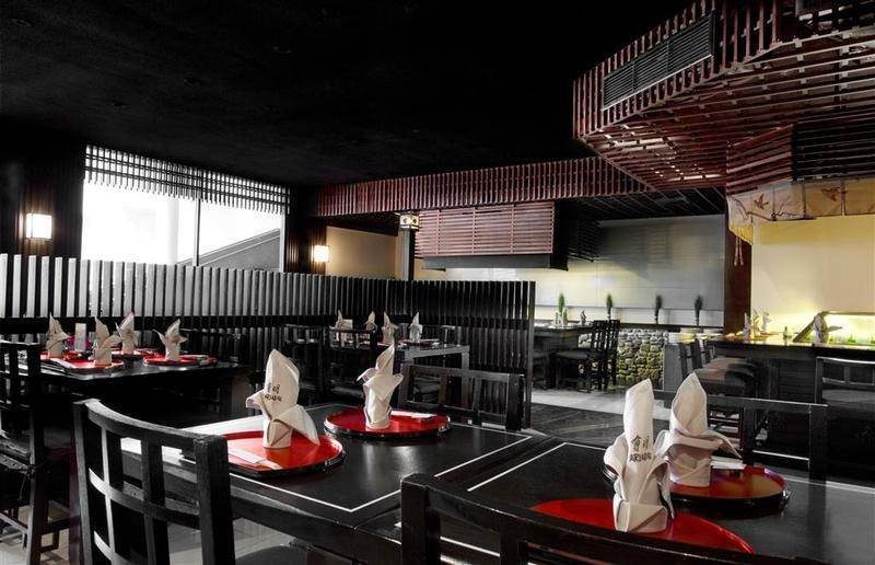 Le Meridien Phuket Beach Resort