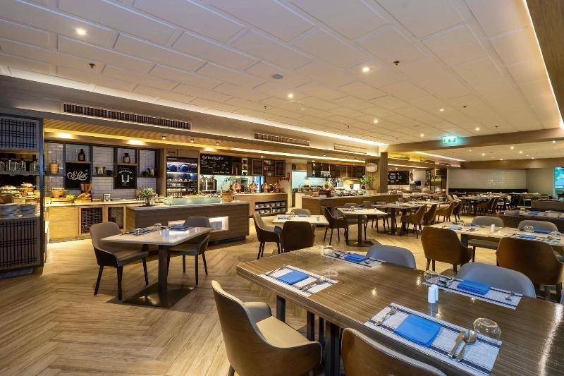 Phuket Marriott Resort & Spa, Merlin Beach