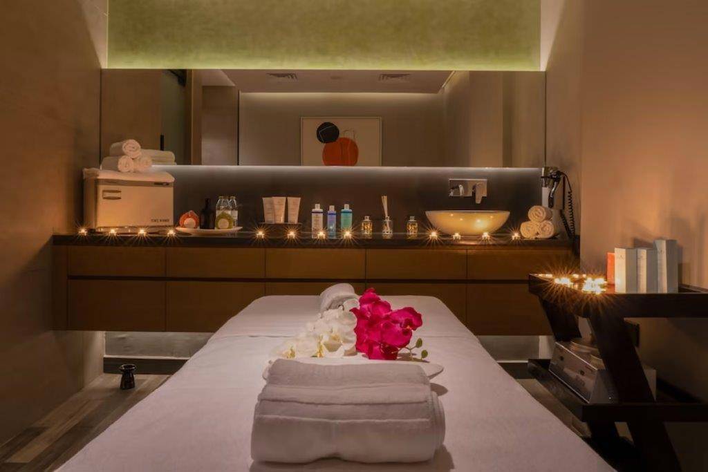 Al Khoory Courtyard Hotel