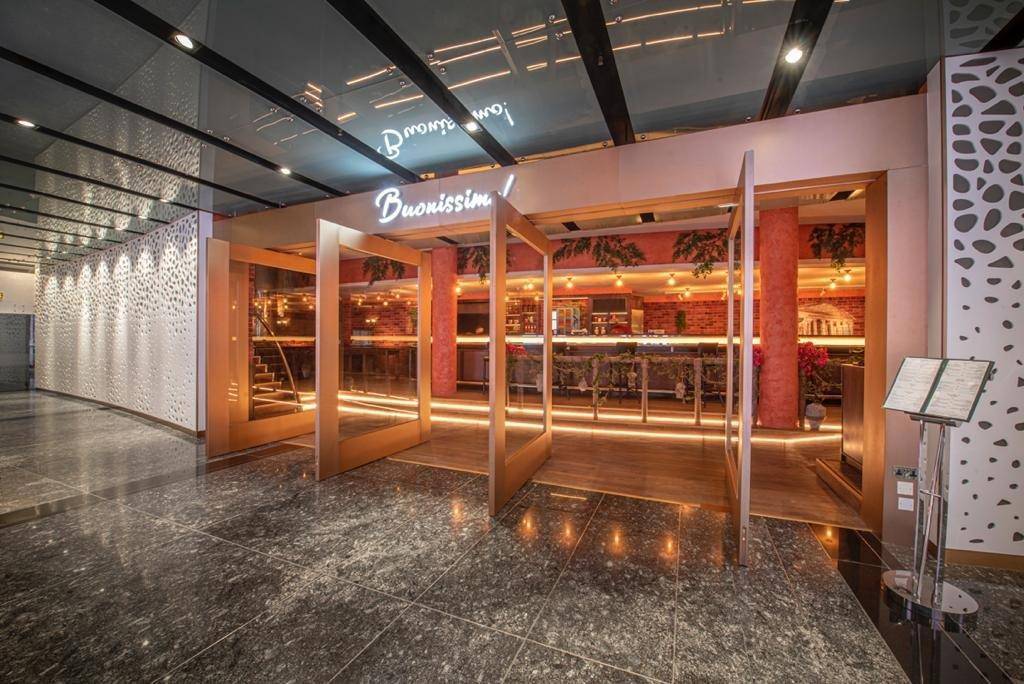 Golden Sands Hotel Creek