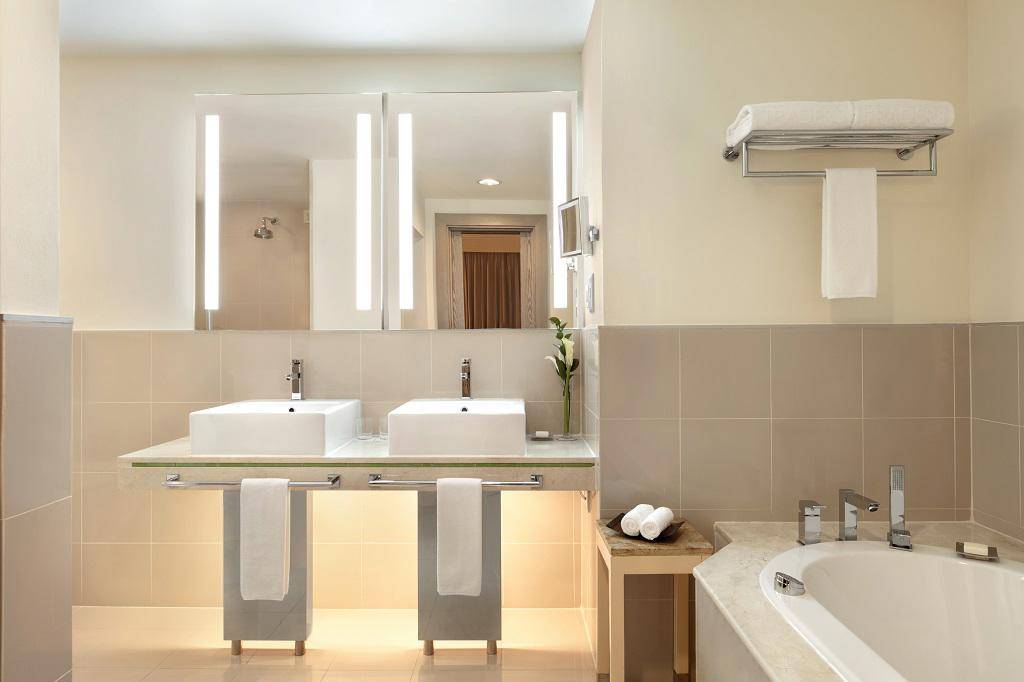 Traders Hotel Qaryat Al Beri