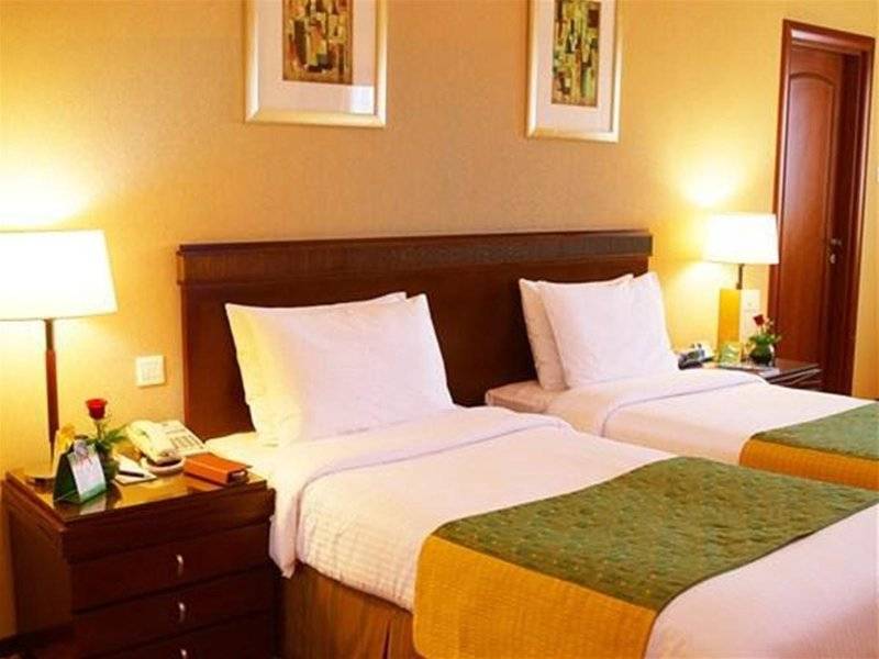 Howard Johnson Plaza By Wyndham